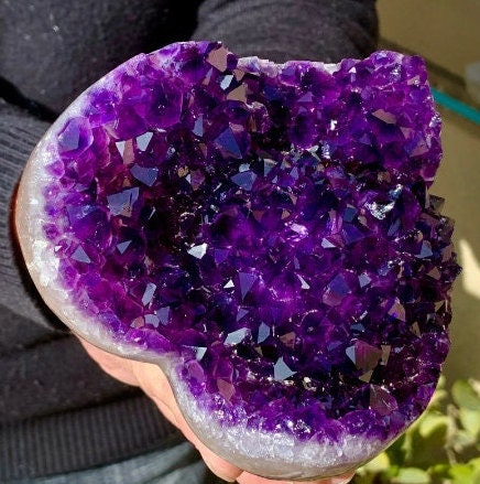 Natural Heart Shaped Amethyst Quartz Crystal Meditation Stone Décor