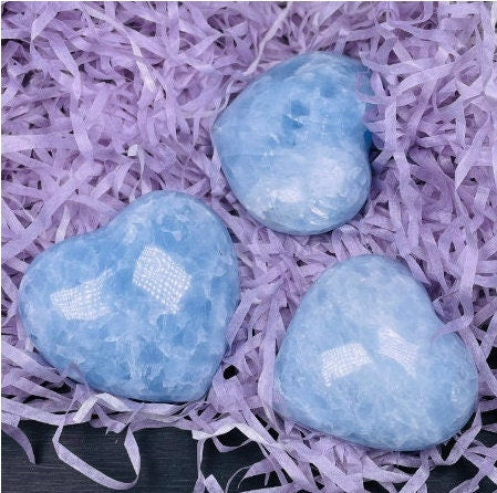Celestite is known for its detoxifying, pain-relieving and calming properties often used by energy healers to aid in the treatment of insomnia and migraine relief.  Our Celestite Cluster Stone is also said to have a strong healing energy that cleanses and brings balance.