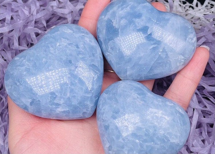 Celestite is known for its detoxifying, pain-relieving and calming properties often used by energy healers to aid in the treatment of insomnia and migraine relief.  Our Celestite Cluster Stone is also said to have a strong healing energy that cleanses and brings balance.