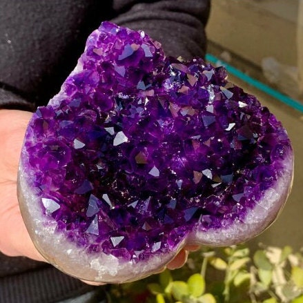 Natural Heart Shaped Amethyst Quartz Crystal Meditation Stone Décor