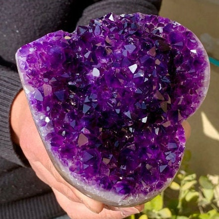 Natural Heart Shaped Amethyst Quartz Crystal Meditation Stone Décor