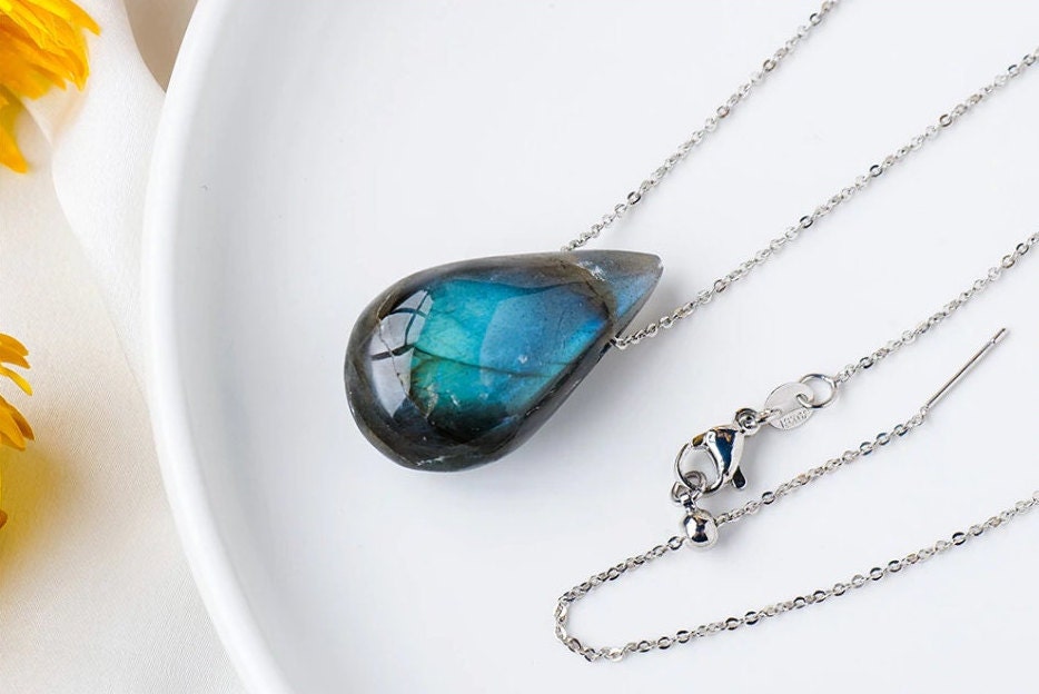 Natural Labradorite Crystal Pendant Necklace Healing Moonstone